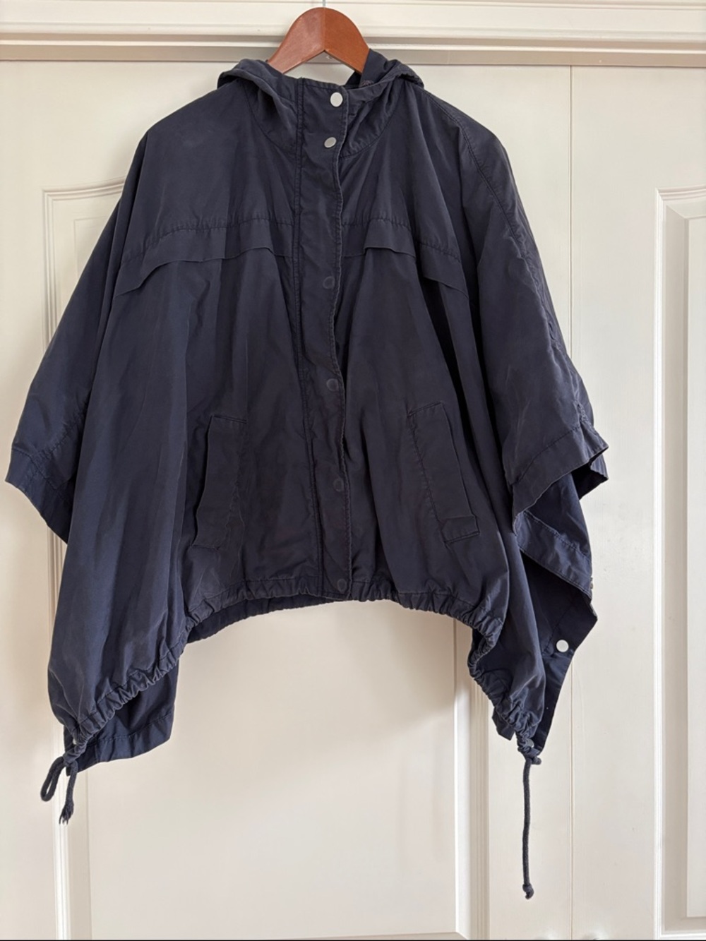 GAP HOODED RAIN PONCHO Tag says SIZE Small/ really one size fits all